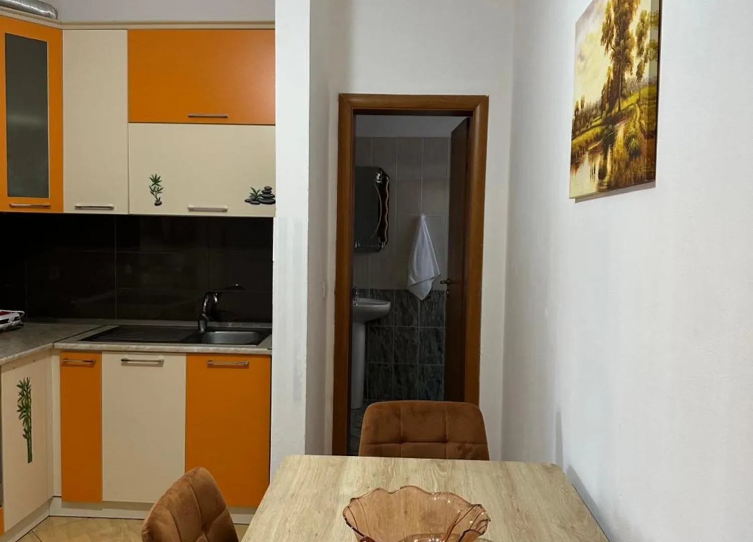 Universe House Vlorë 0*,  Albanië